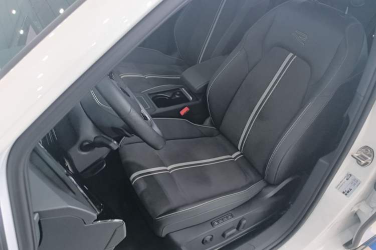 Used Volkswagen Golf 2023 Facelift 280TSI DSG R-Line Lite Left Front Seat
