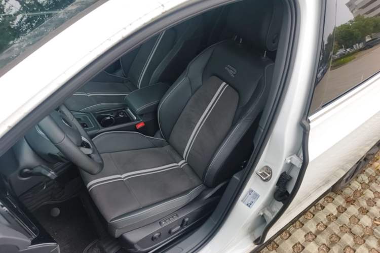 Used Volkswagen Golf 2023 Facelift 280TSI DSG R-Line Lite Left Front Seat