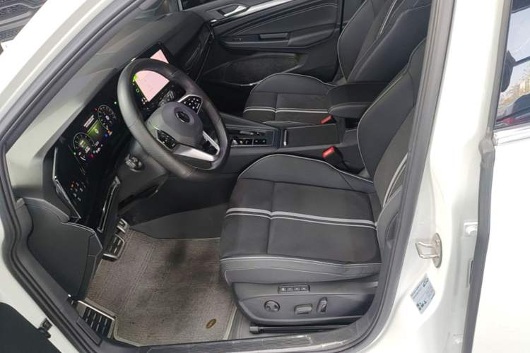 Used Volkswagen Golf 2023 Facelift 280TSI DSG R-Line Left Front Seat