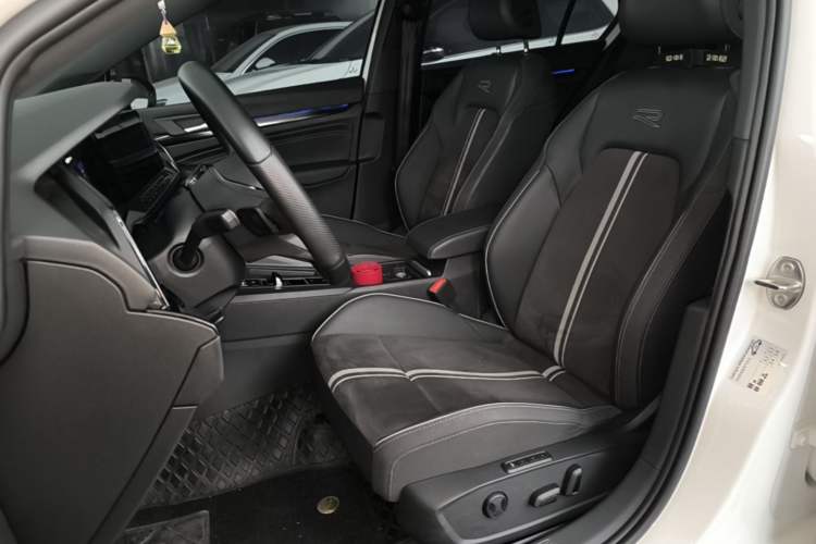 Used Volkswagen Golf 2023 280TSI DSG R-Line Lite Left Front Seat