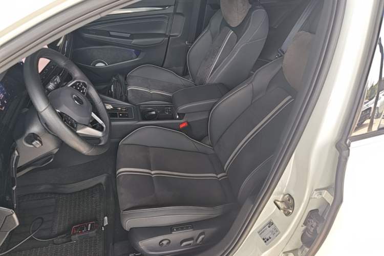 Used Volkswagen Golf 2023 Facelift 280TSI DSG R-Line Lite Left Front Seat
