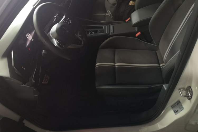 Used Volkswagen Golf 2023 Facelift 280TSI DSG R-Line Lite Left Front Seat