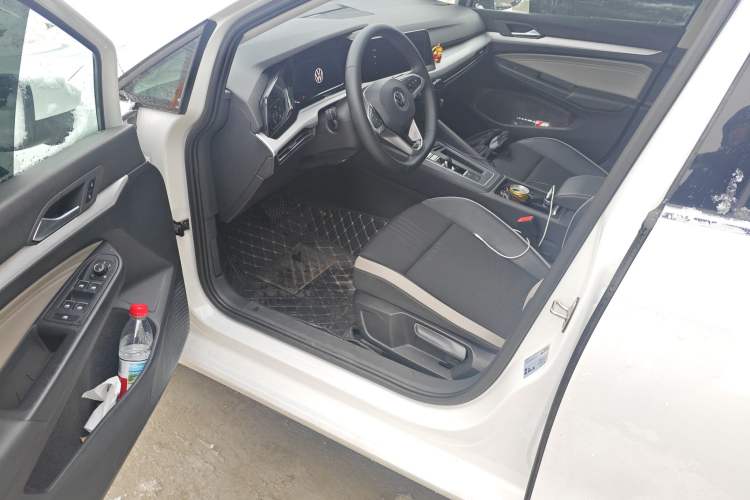 Used Volkswagen Golf 2023 Facelift 280TSI DSG Pro Left Front Seat