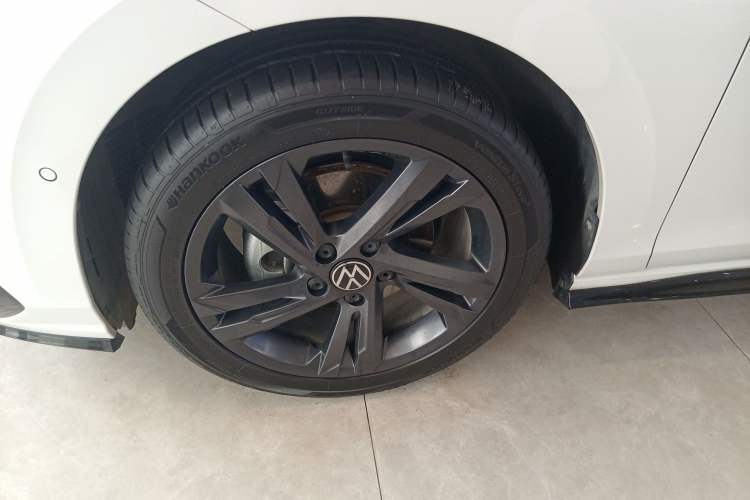 Used Volkswagen Golf 2023 Facelift 280TSI DSG R-Line Lite Left Front Wheel Hub