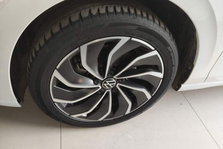 Used Volkswagen Golf 2023 Facelift 280TSI DSG Pro Left Front Wheel Hub