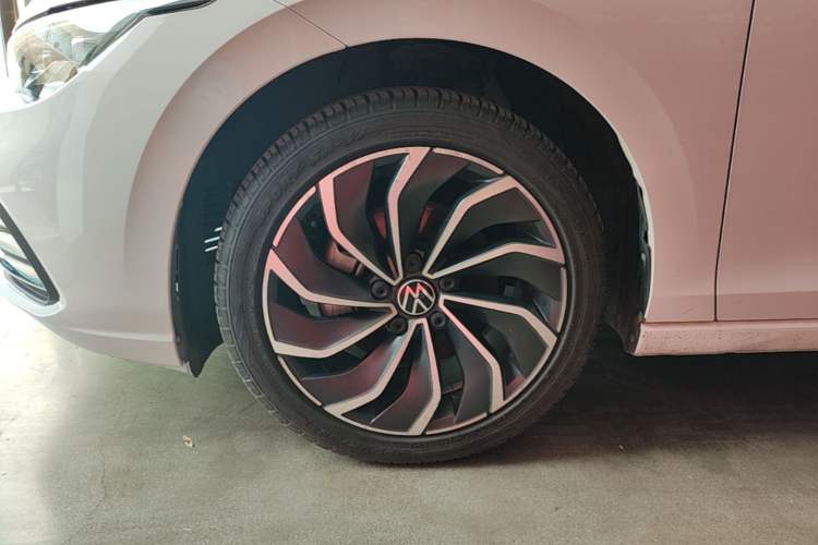 Used Volkswagen Golf 2023 Facelift 280TSI DSG Pro Left Front Wheel Hub