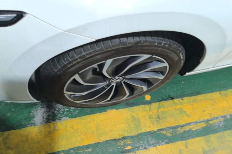Used Volkswagen Golf 2023 Facelift 280TSI DSG Pro Left Front Wheel Hub