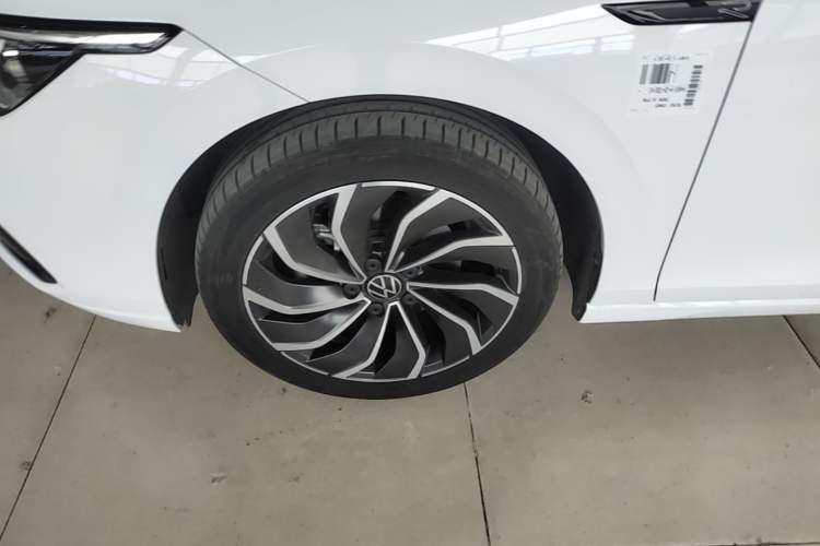 Used Volkswagen Golf 2023 Facelift 280TSI DSG Pro Left Front Wheel Hub