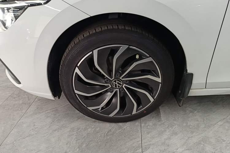 Used Volkswagen Golf 2023 Facelift 280TSI DSG Pro Left Front Wheel Hub