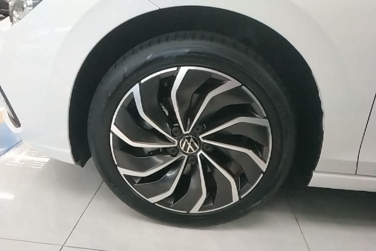 Used Volkswagen Golf 2023 Facelift 280TSI DSG Pro Left Front Wheel Hub