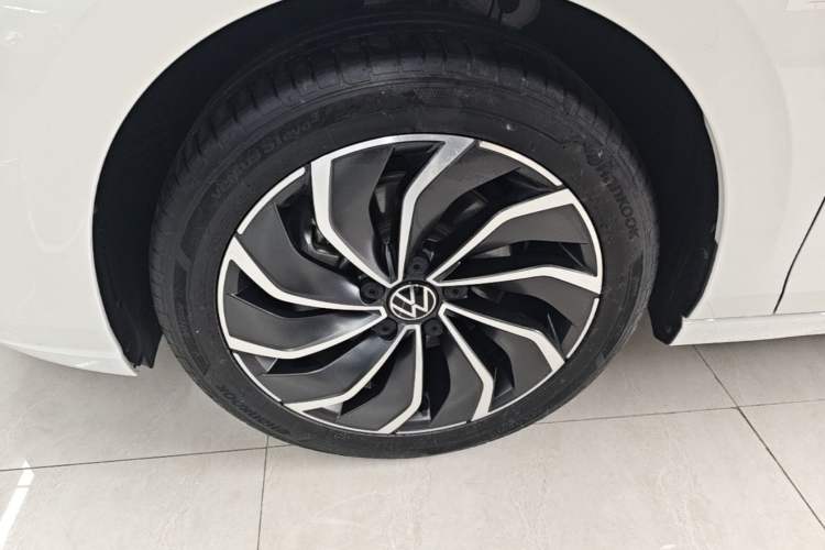 Used Volkswagen Golf 2023 Facelift 280TSI DSG Pro Left Front Wheel Hub