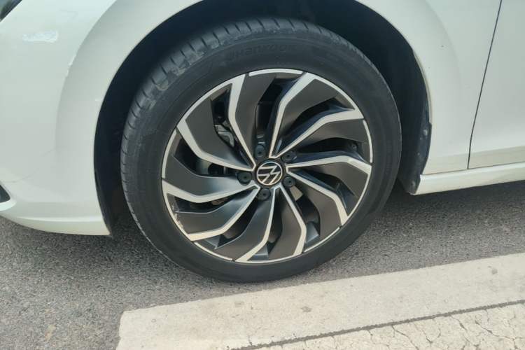 Used Volkswagen Golf 2023 Facelift 280TSI DSG Pro Left Front Wheel Hub