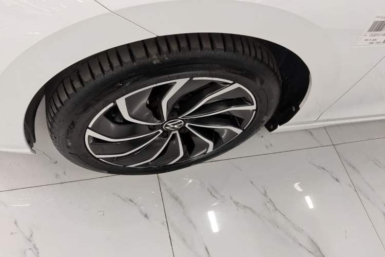 Used Volkswagen Golf 2023 Facelift 280TSI DSG Pro Left Front Wheel Hub