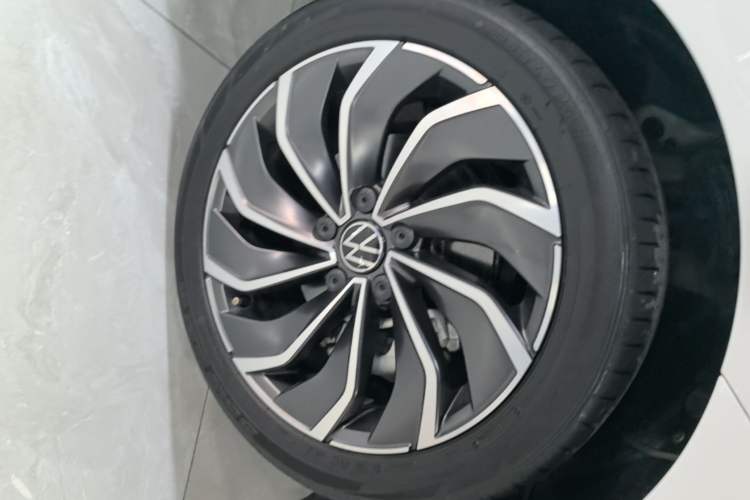 Used Volkswagen Golf 2023 280TSI DSG Pro Left Front Wheel Hub