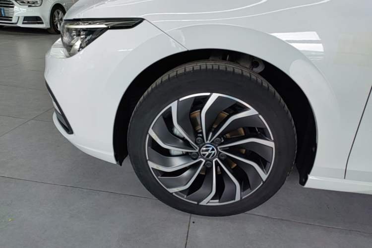 Used Volkswagen Golf 2023 Facelift 280TSI DSG Pro Left Front Wheel Hub