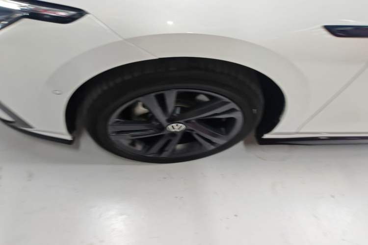Used Volkswagen Golf 2023 Facelift 280TSI DSG R-Line Lite Left Front Wheel Hub