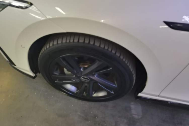 Used Volkswagen Golf 2023 Facelift 280TSI DSG R-Line Lite Left Front Wheel Hub
