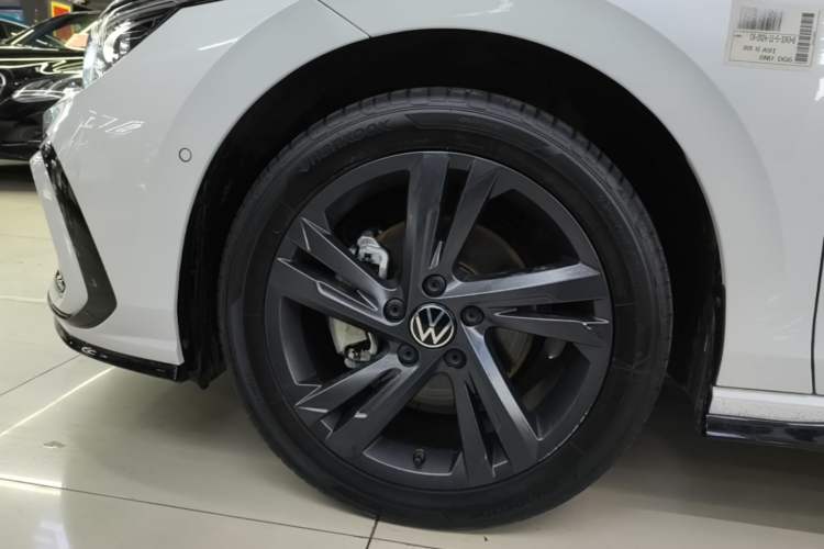 Used Volkswagen Golf 2023 Facelift 280TSI DSG R-Line Lite Left Front Wheel Hub