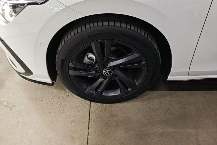 Used Volkswagen Golf 2023 280TSI DSG R-Line Lite Left Front Wheel Hub