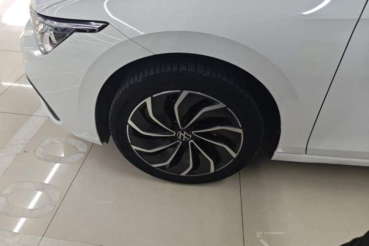 Used Volkswagen Golf 2023 Facelift 280TSI DSG Pro Left Front Wheel Hub