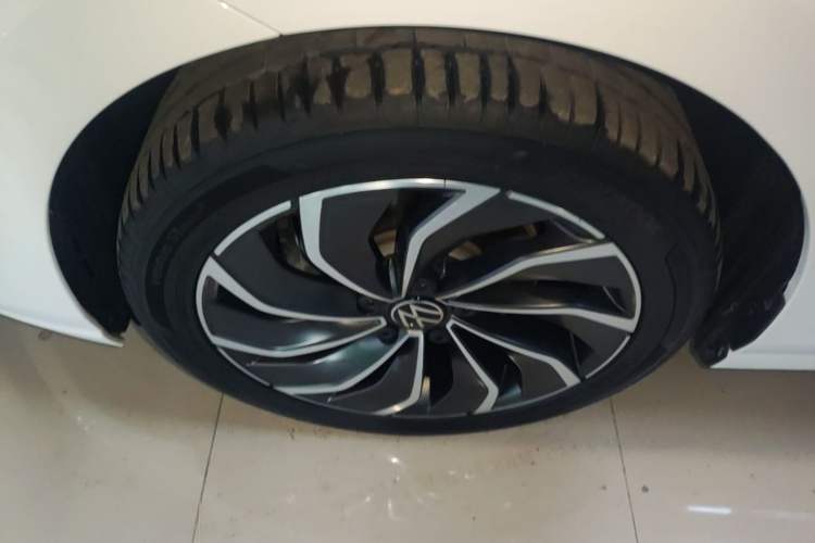 Used Volkswagen Golf 2023 Facelift 280TSI DSG Pro Left Front Wheel Hub