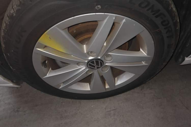 Used Volkswagen Golf 2023 200TSI DSG Left Front Wheel Hub