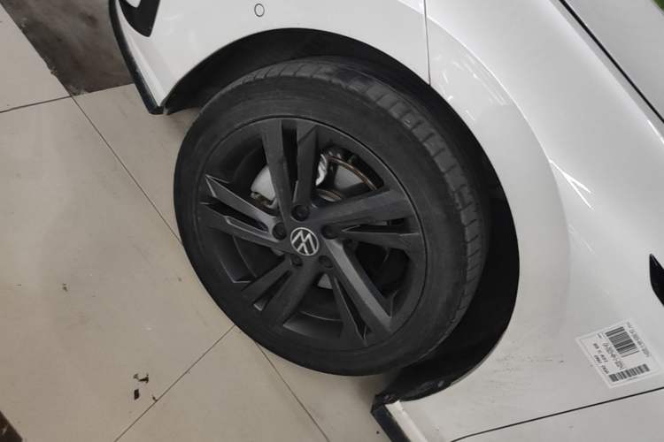 Used Volkswagen Golf 2023 Facelift 280TSI DSG R-Line Lite Left Front Wheel Hub