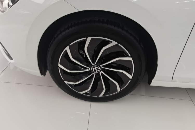 Used Volkswagen Golf 2023 Facelift 280TSI DSG Pro Left Front Wheel Hub