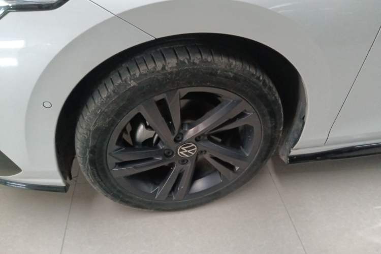 Used Volkswagen Golf 2023 280TSI DSG R-Line Lite Left Front Wheel Hub