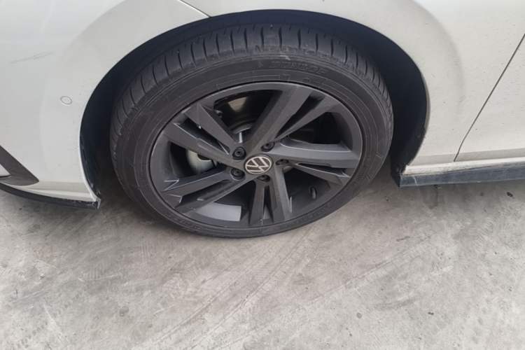 Used Volkswagen Golf 2023 Facelift 280TSI DSG R-Line Lite Left Front Wheel Hub