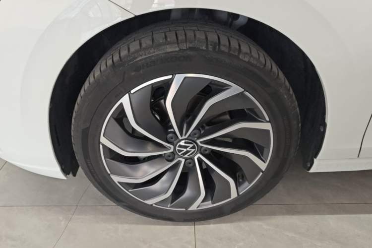 Used Volkswagen Golf 2023 Facelift 280TSI DSG Pro Left Front Wheel Hub