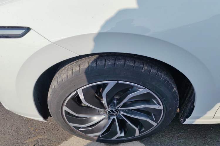 Used Volkswagen Golf 2023 280TSI DSG Pro Left Front Wheel Hub