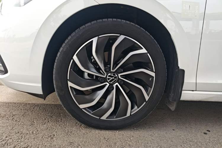 Used Volkswagen Golf 2023 280TSI DSG Pro Left Front Wheel Hub