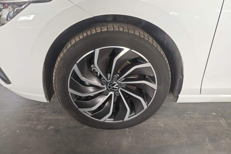 Used Volkswagen Golf 2023 Facelift 280TSI DSG Pro Left Front Wheel Hub