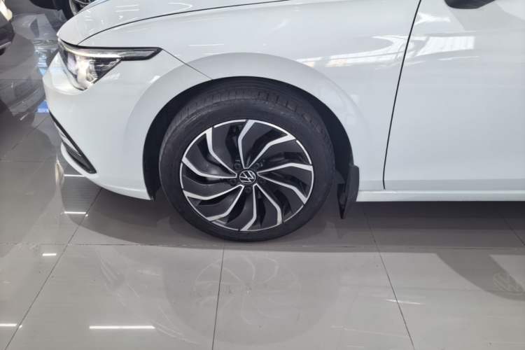 Used Volkswagen Golf 2023 Facelift 280TSI DSG Pro Left Front Wheel Hub