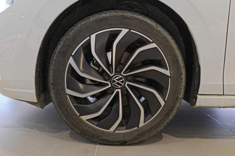 Used Volkswagen Golf 2023 Facelift 280TSI DSG Pro Left Front Wheel Hub