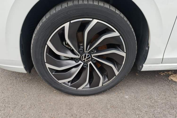 Used Volkswagen Golf 2023 Facelift 280TSI DSG Pro Left Front Wheel Hub