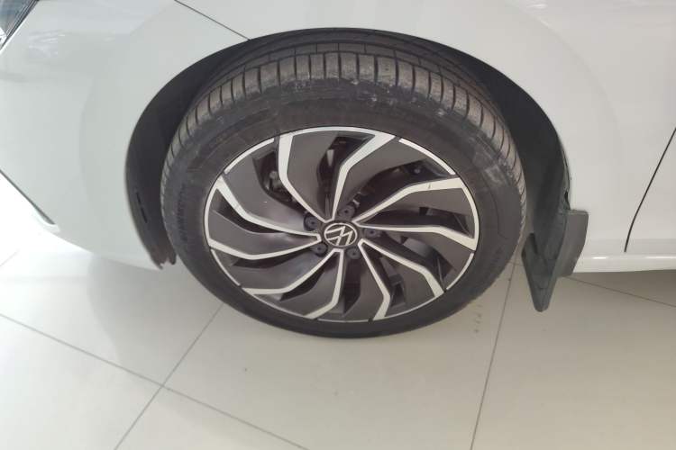 Used Volkswagen Golf 2023 280TSI DSG Pro Left Front Wheel Hub