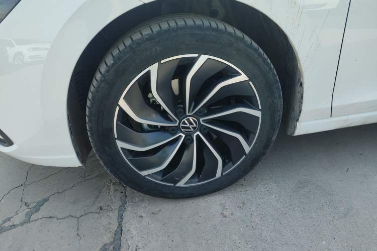 Used Volkswagen Golf 2023 Facelift 280TSI DSG Pro Left Front Wheel Hub