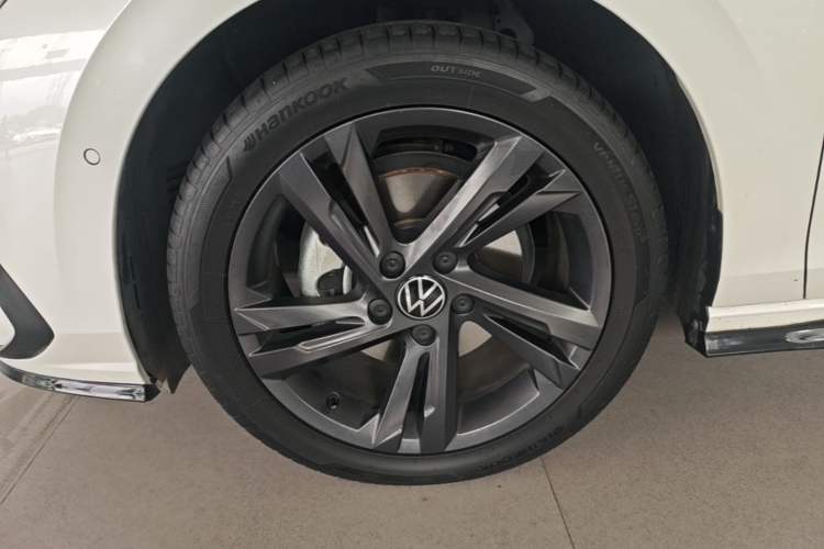 Used Volkswagen Golf 2023 Facelift 280TSI DSG R-Line Lite Left Front Wheel Hub