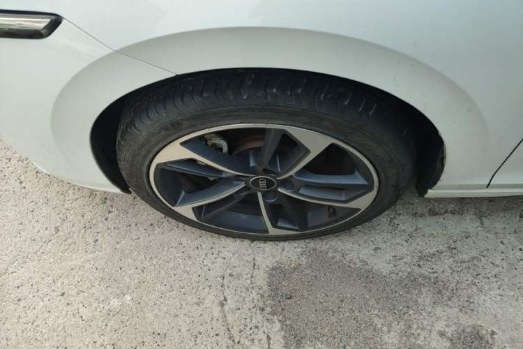 Used Volkswagen Golf 2023 280TSI DSG Pro Left Front Wheel Hub