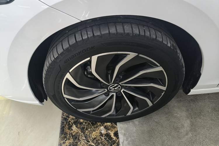 Used Volkswagen Golf 2023 Facelift 280TSI DSG Pro Left Front Wheel Hub