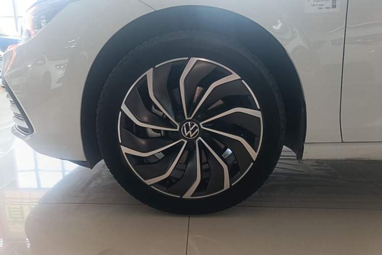 Used Volkswagen Golf 2023 Facelift 280TSI DSG Pro Left Front Wheel Hub