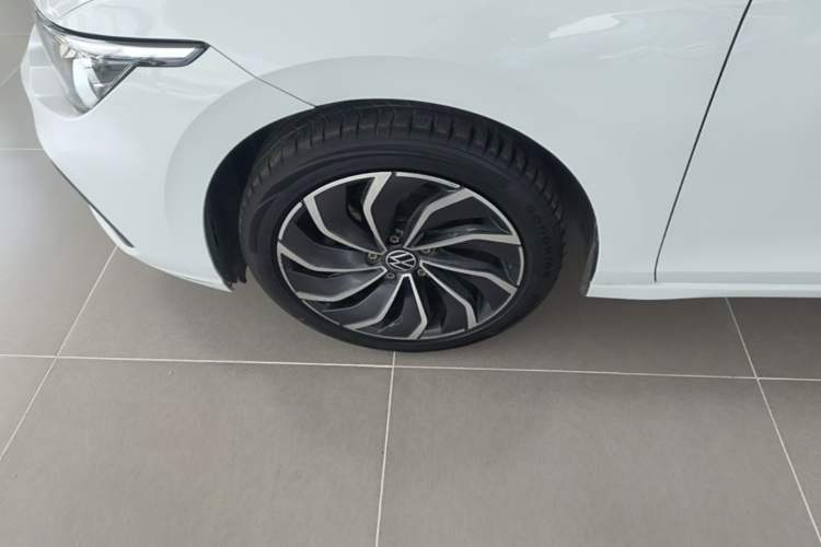 Used Volkswagen Golf 2023 Facelift 280TSI DSG Pro Left Front Wheel Hub
