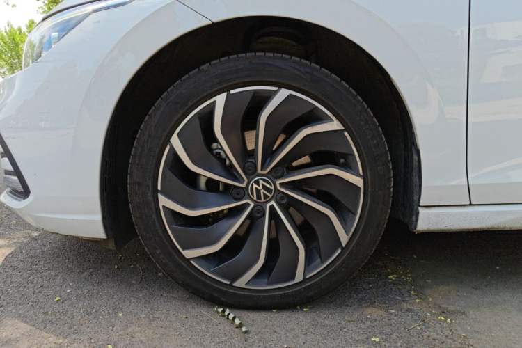 Used Volkswagen Golf 2023 Facelift 280TSI DSG Pro Left Front Wheel Hub