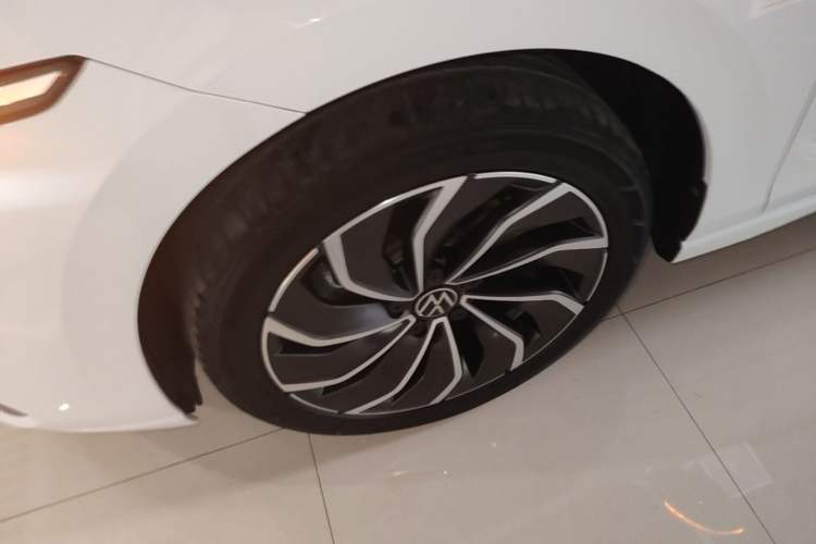 Used Volkswagen Golf 2023 280TSI DSG Pro Left Front Wheel Hub