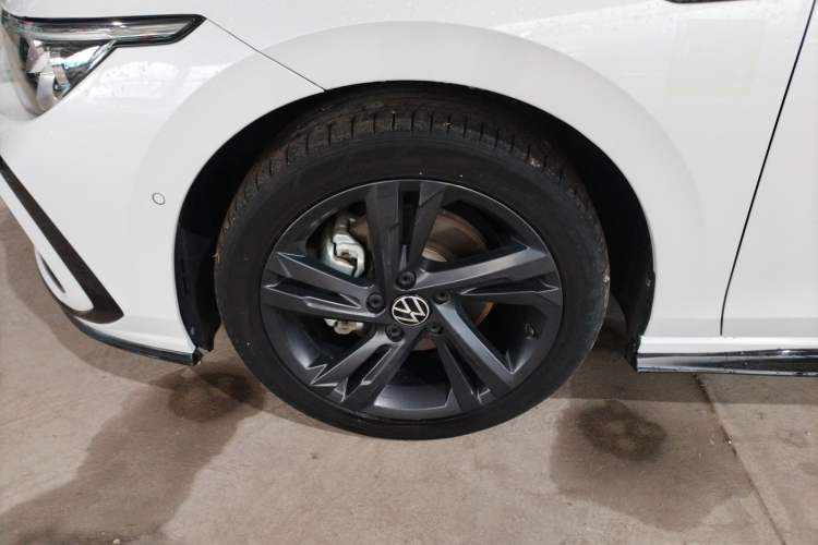 Used Volkswagen Golf 2023 Facelift 280TSI DSG R-Line Lite Left Front Wheel Hub