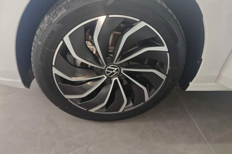 Used Volkswagen Golf 2023 Facelift 280TSI DSG Pro Left Front Wheel Hub