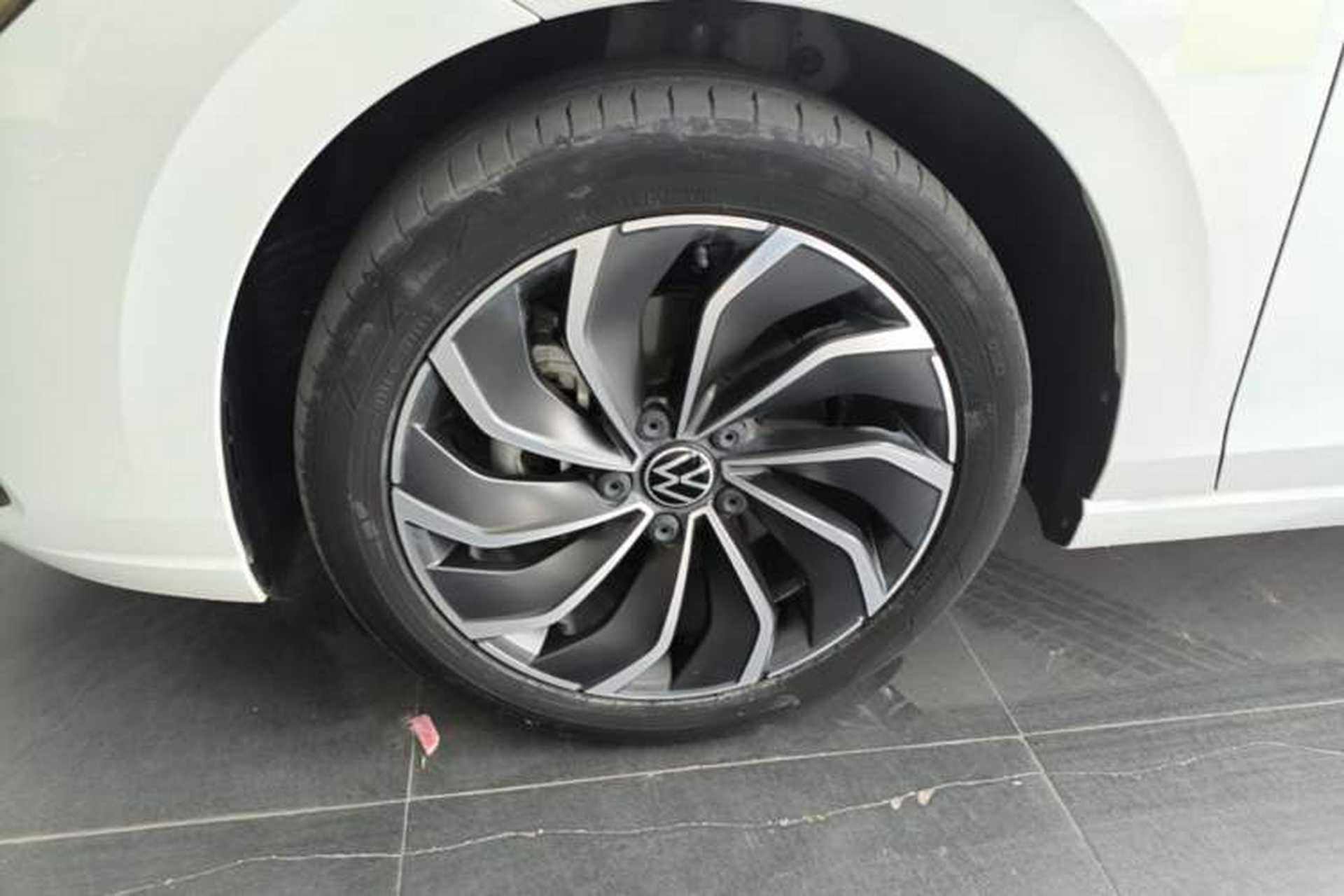 Used Volkswagen Golf 2023 Facelift 280TSI DSG Pro Left Front Wheel Hub