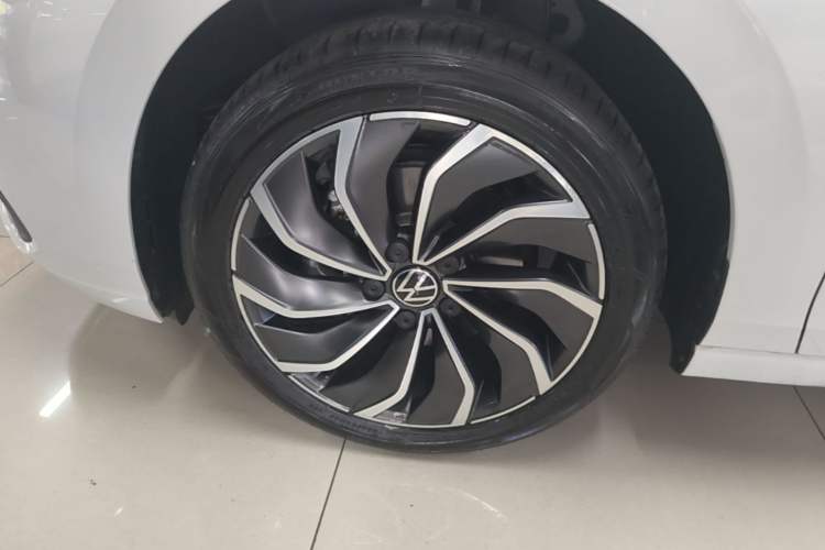 Used Volkswagen Golf 2023 Facelift 280TSI DSG Pro Left Front Wheel Hub